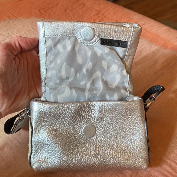 COPY - Aimee Kestenberg Leather Silver Crossbody bag (New!) - Picture 4 of 6